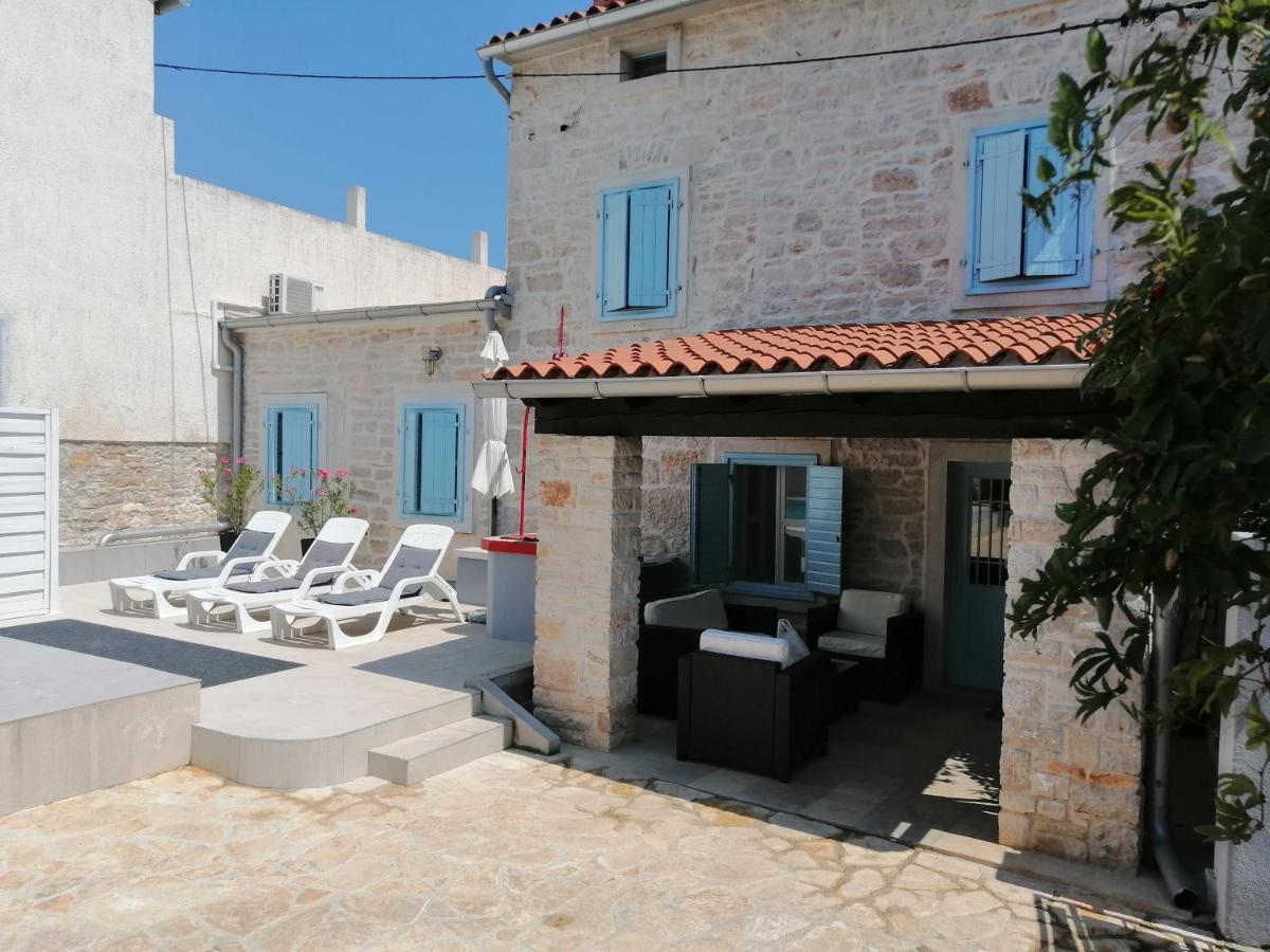 Holiday Home Peruški Exteriör bild