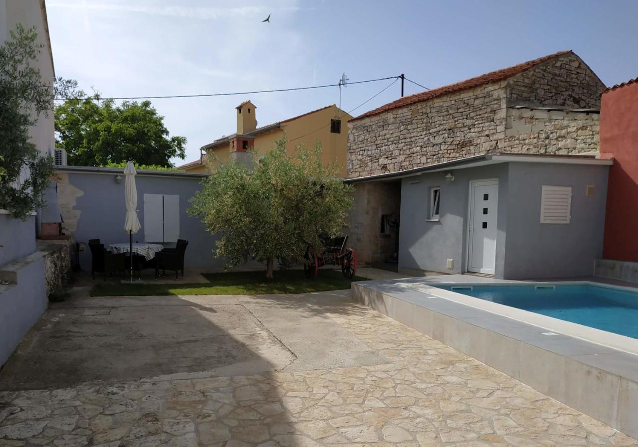 Holiday Home Peruški Exteriör bild