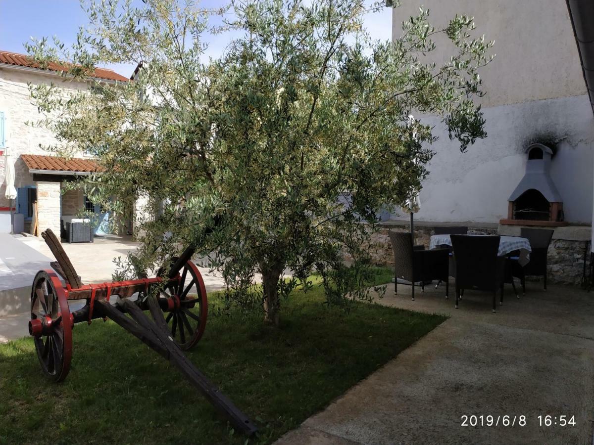 Holiday Home Peruški Exteriör bild